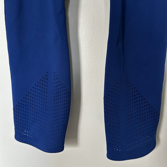 Nike Running Dri-Fit Tight Capri Length Laser Cut Leggings - Picture 4 of 10